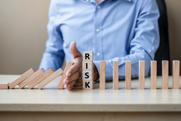 توزیع ریسک چیست و چه معایبی دارد؟
